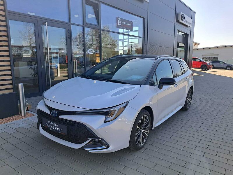 Toyota Corolla Touring Sports Hybrid 1.8 Black&White
