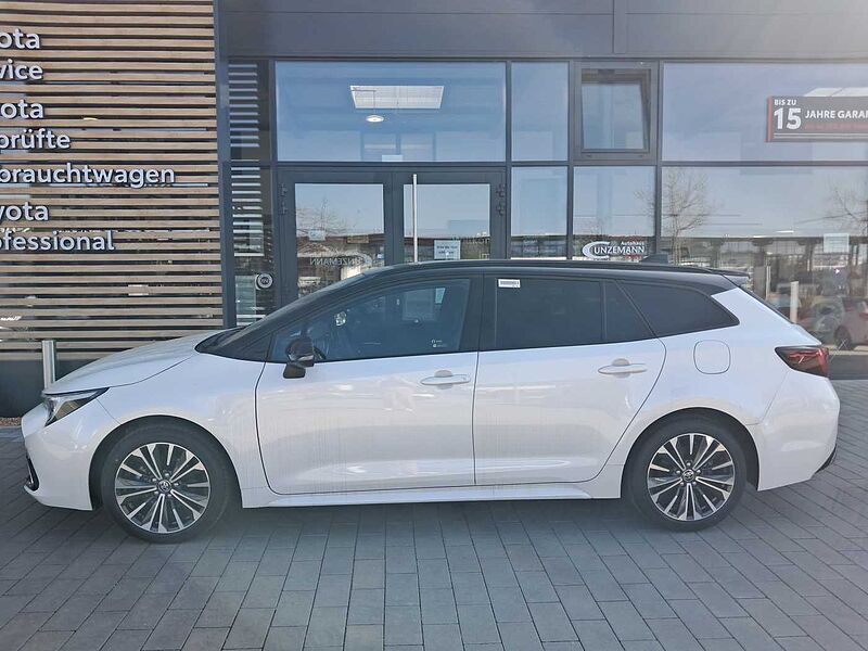 Toyota Corolla Touring Sports Hybrid 1.8 Black&White