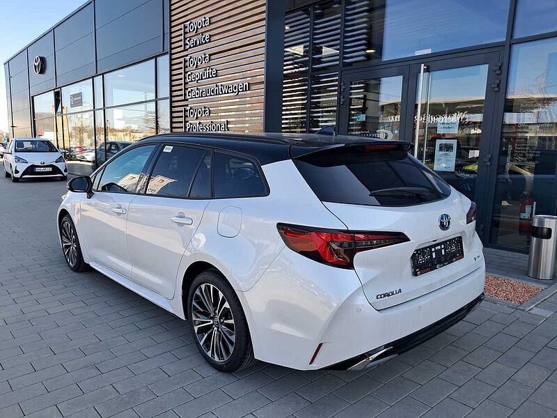 Toyota Corolla Touring Sports Hybrid 1.8 Black&White