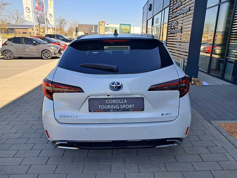 Toyota Corolla Touring Sports Hybrid 1.8 Black&White