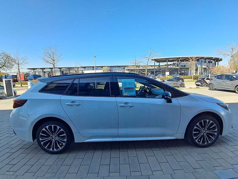 Toyota Corolla Touring Sports Hybrid 1.8 Black&White