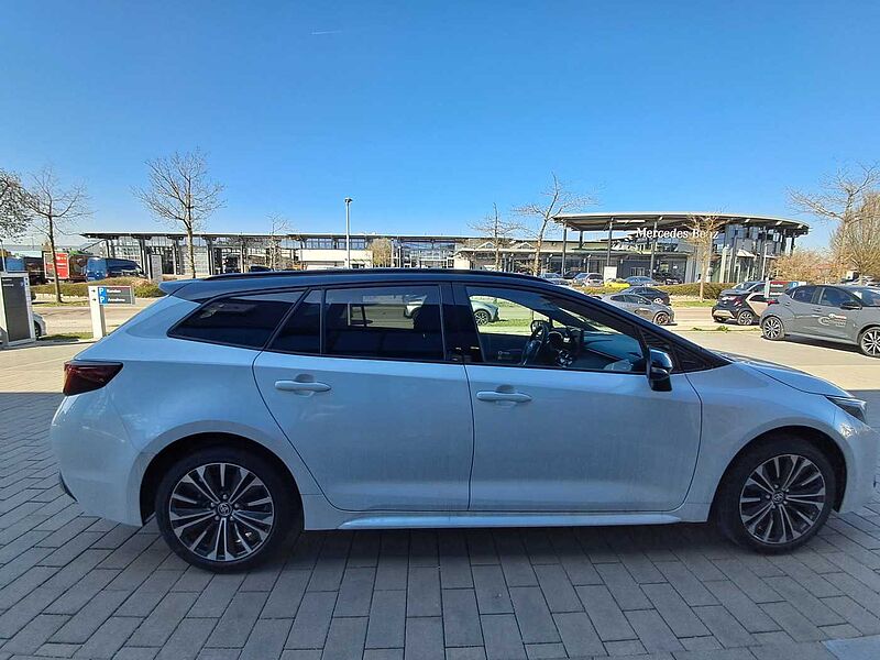 Toyota Corolla Touring Sports Hybrid 1.8 Black&White